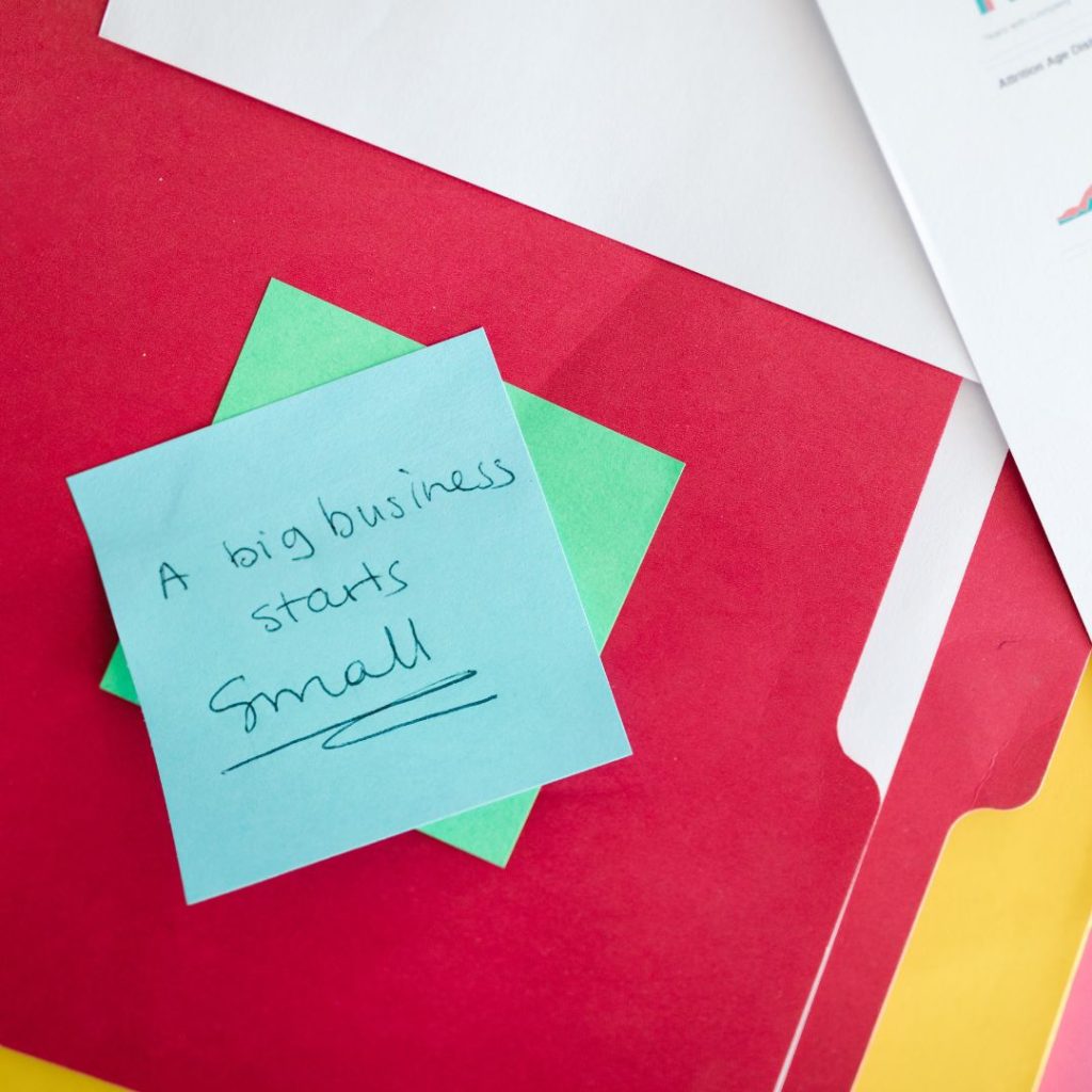 note with a saying of a big business starts small on it